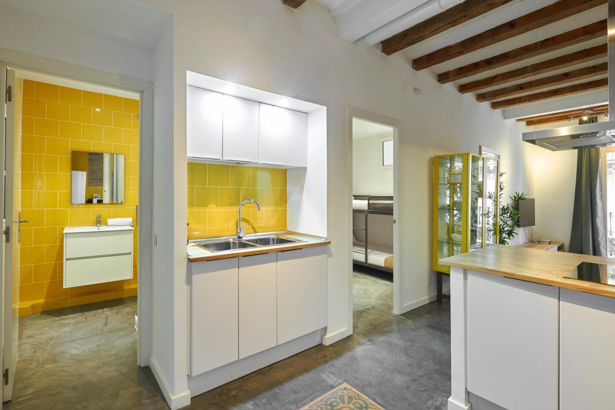 64 Apartment In A Typical Barcelona'S Old Building 外观 照片